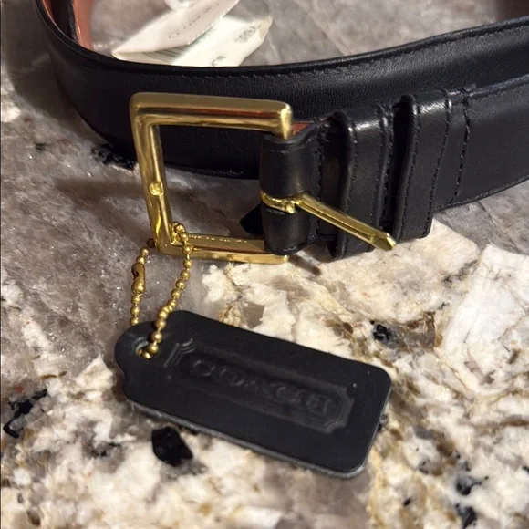 Coach Vintage Black Leather belt. Size 40. Numbered. Made in  display picture 3